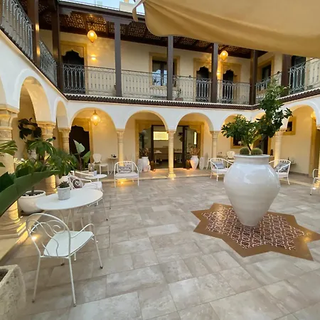 Comfort 招待所 4*