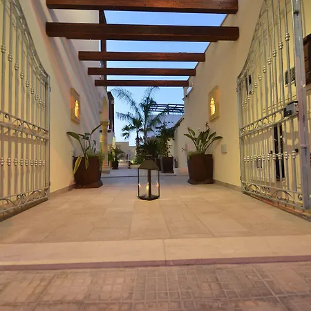 Comfort 招待所 4*