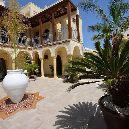 Comfort 招待所 4*