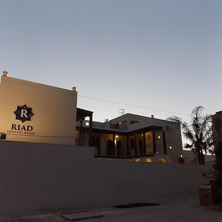 Comfort 招待所 4*